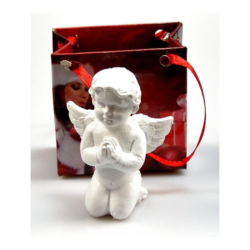 Modlící se andělíček z polyresinu v dárkové tašce 6x4 cm 