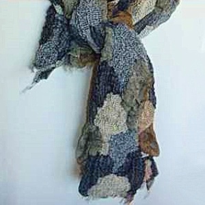 Mačkaná šála buřtíkový vzor 180 x 30 cm tmavě šedo-zeleno-hnědá