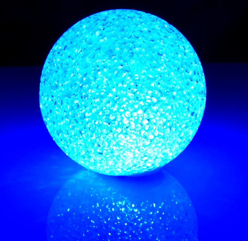Barevná svítící LED koule 14 cm na baterie